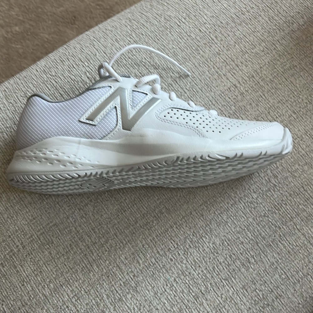 NWT New Balance Women’s v3 696 Tennis Shoes - Picture 4 of 9
